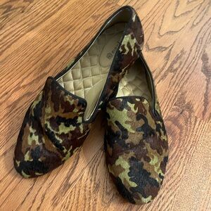 Birdies Blackbird loafer in Camo sz 7.5